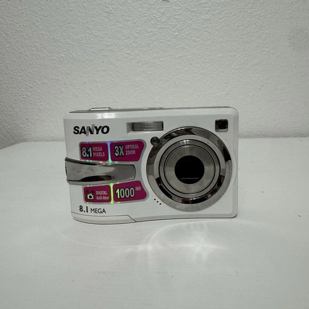 Sanyo S870 8.1MP Digital Camera White - WARPED‎ DISPLAY